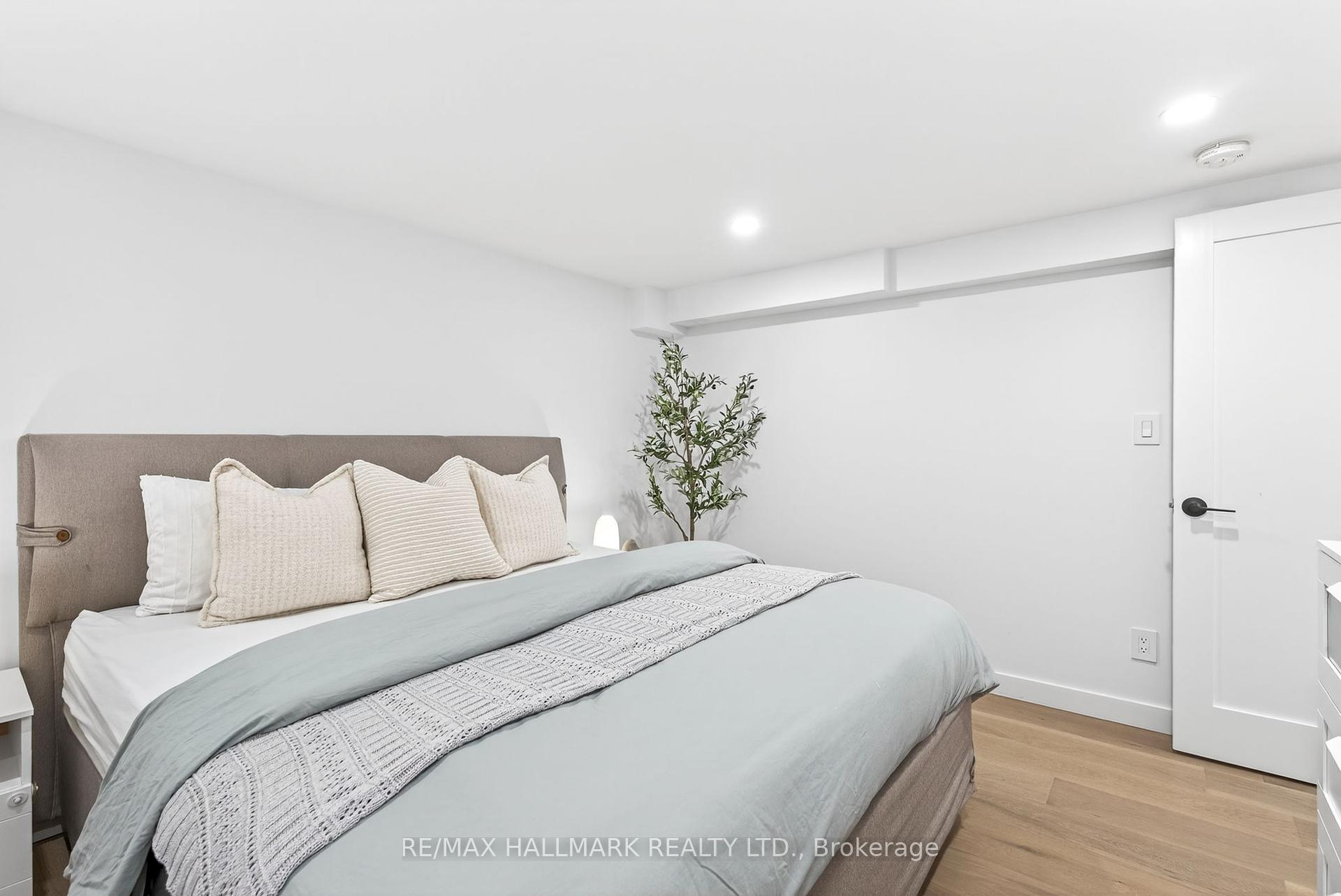 225 Catalina Drive, Toronto