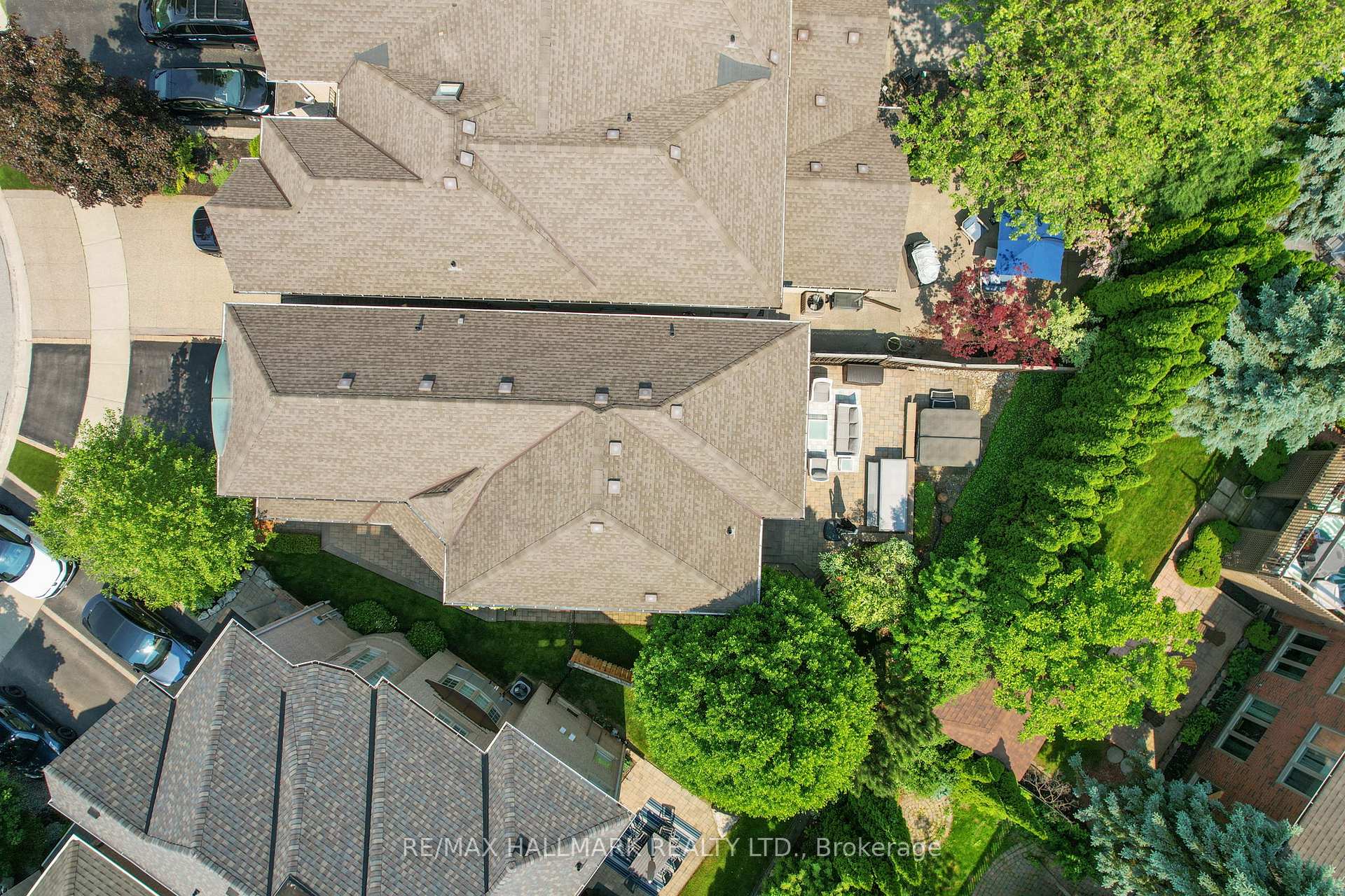 2092 PINEVALLEY Crescent
