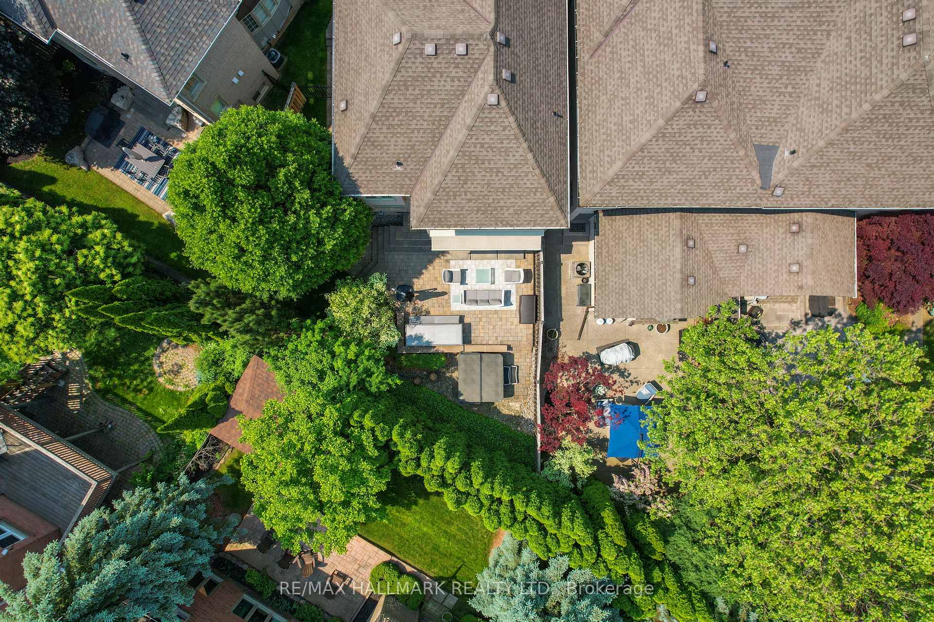 2092 PINEVALLEY Crescent