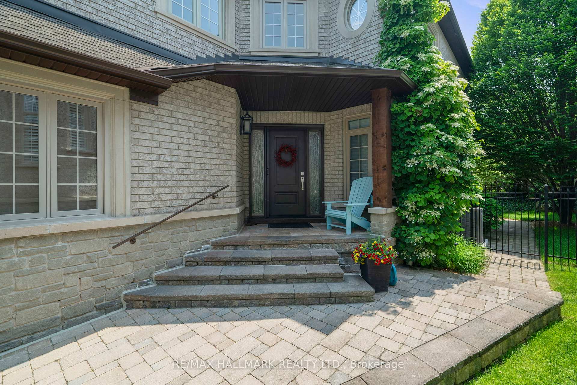 2092 PINEVALLEY Crescent