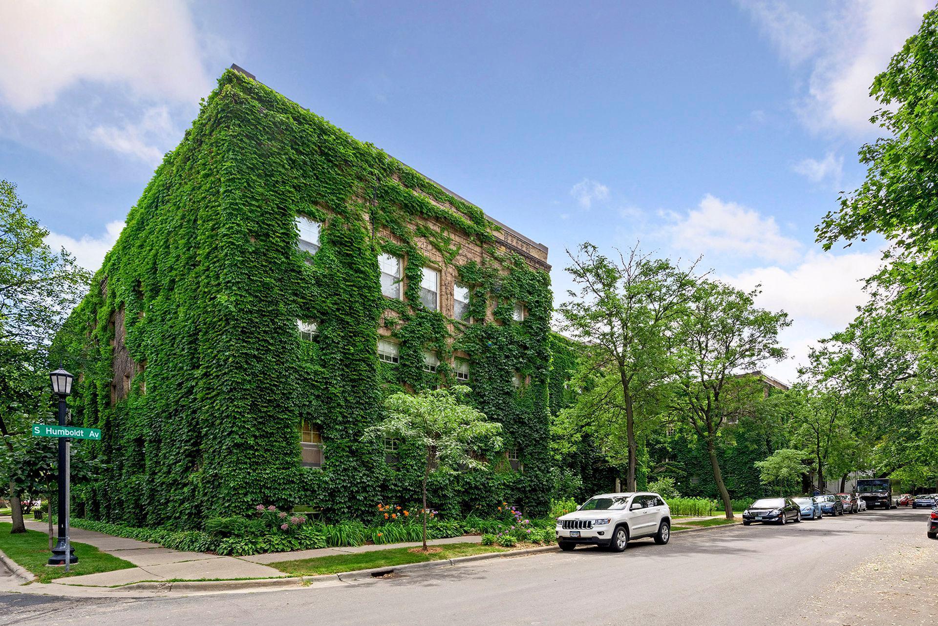 2517 Humboldt Avenue S Unit: 102
