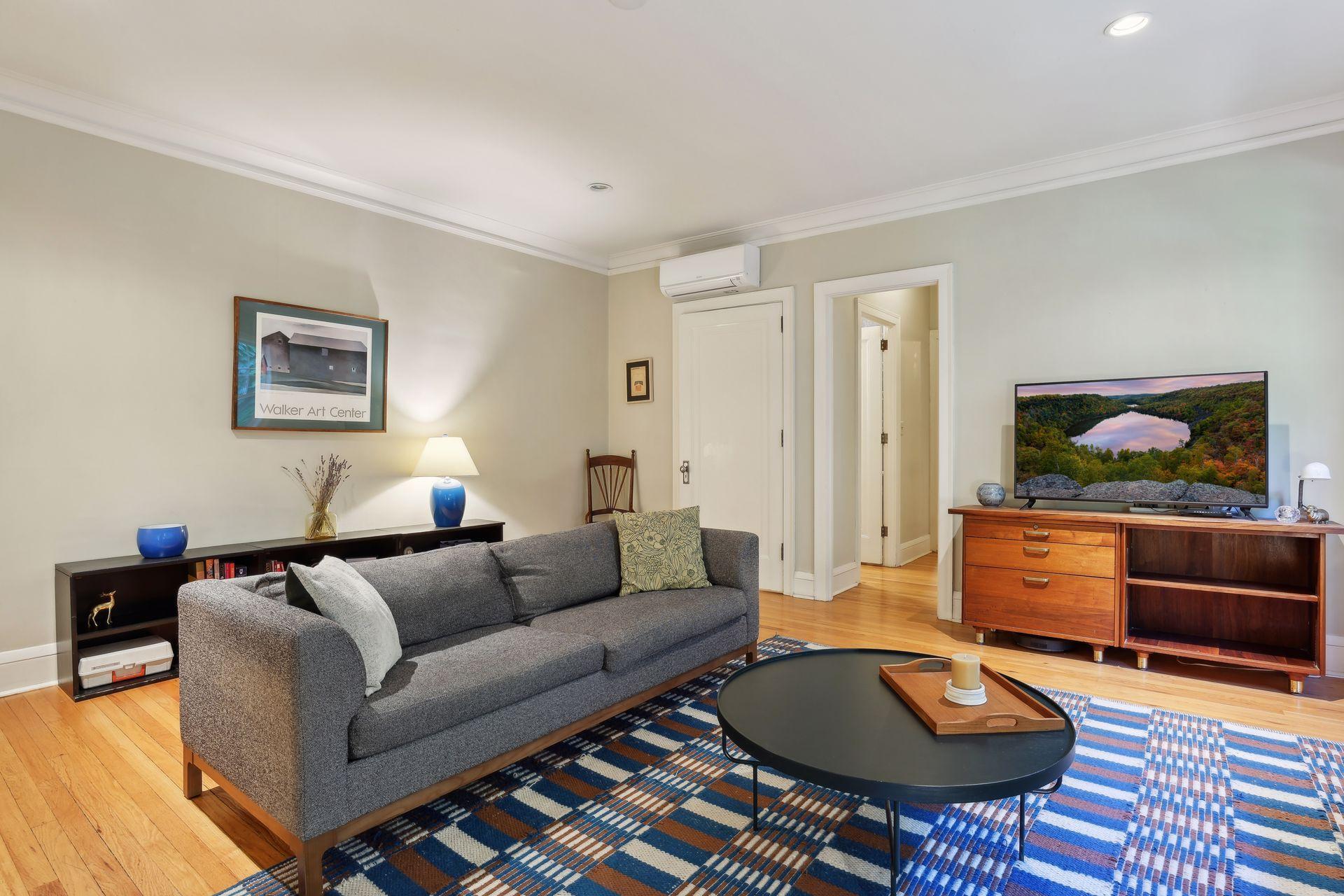 2517 Humboldt Avenue S Unit: 102