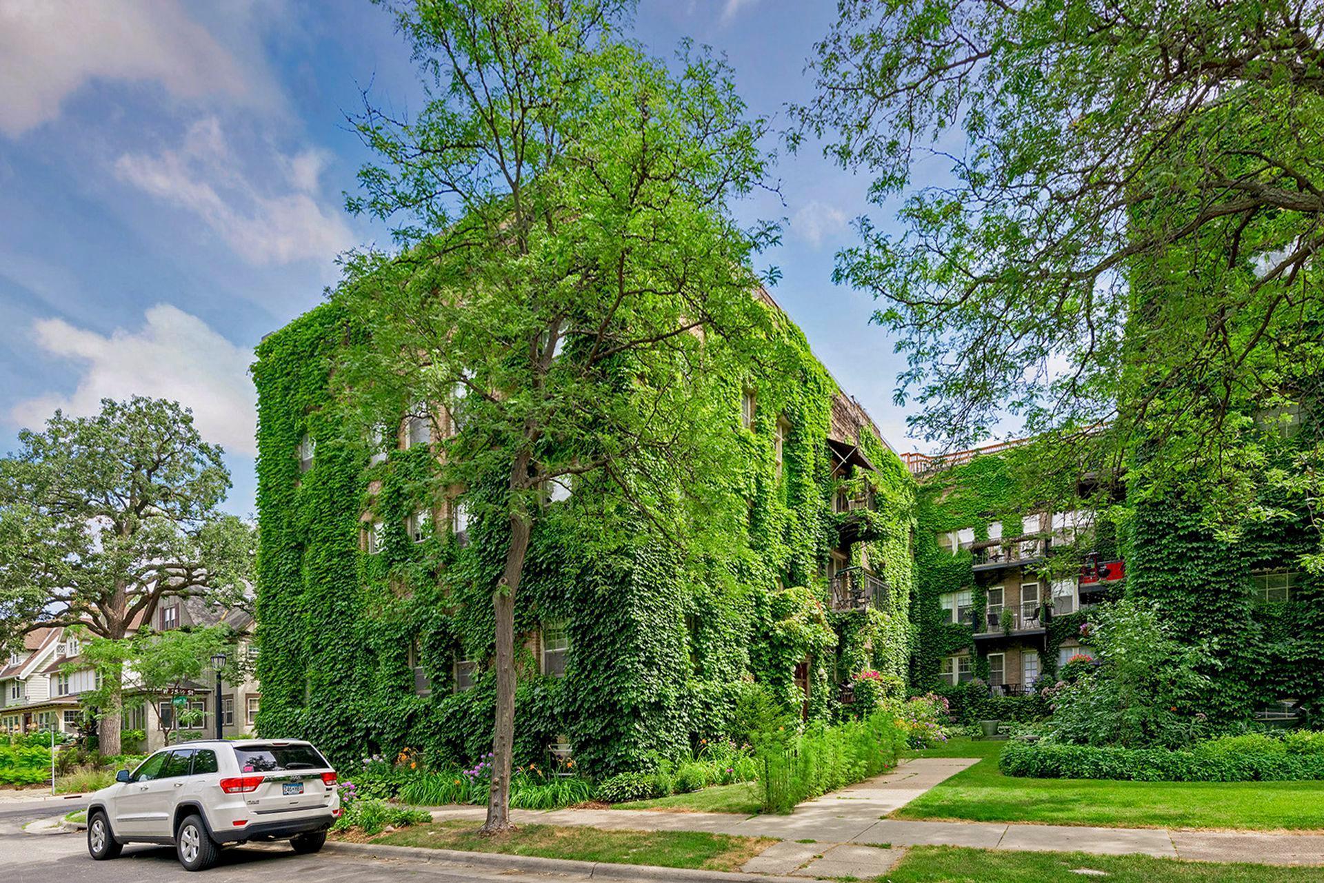 2517 Humboldt Avenue S Unit: 102