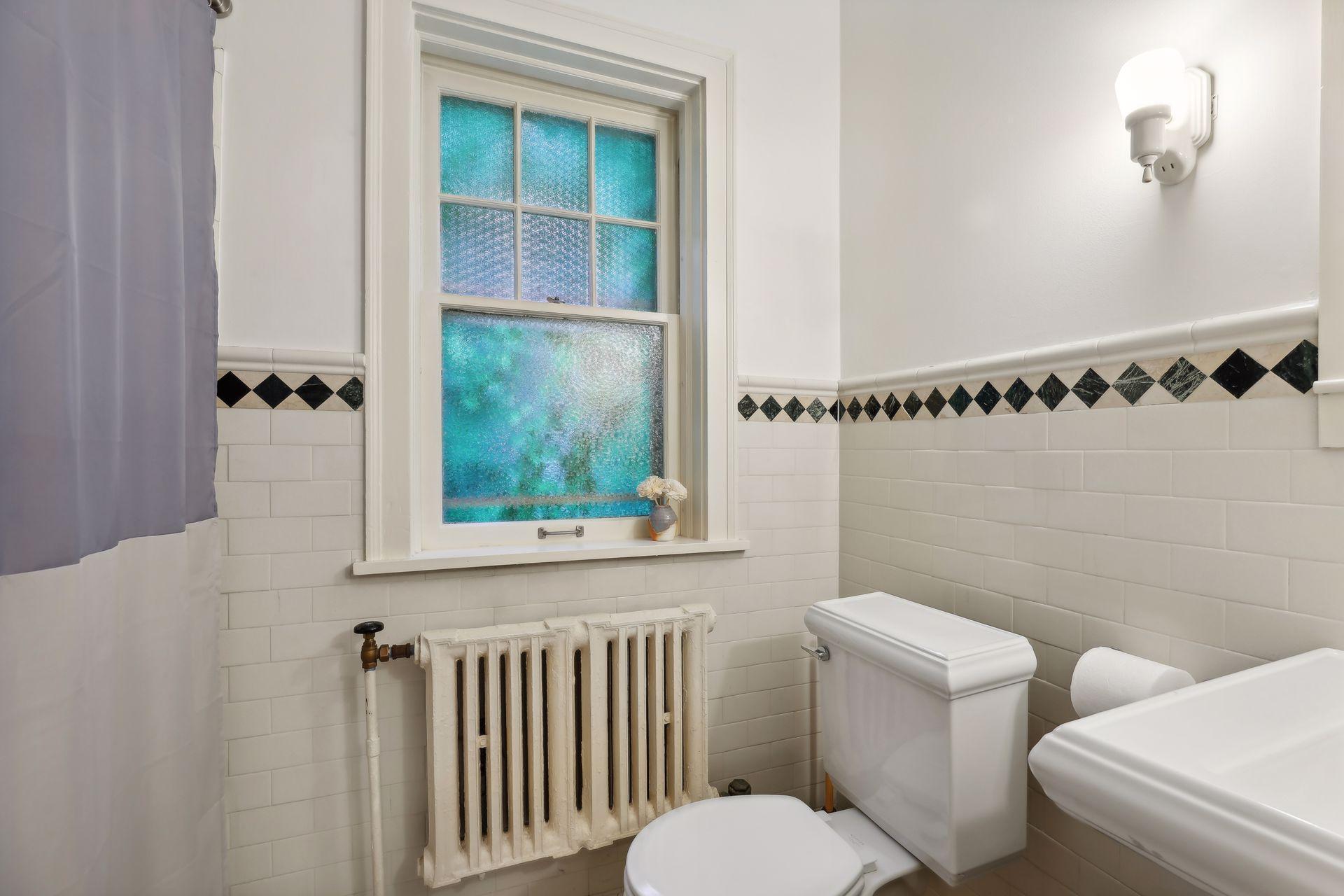 2517 Humboldt Avenue S Unit: 102