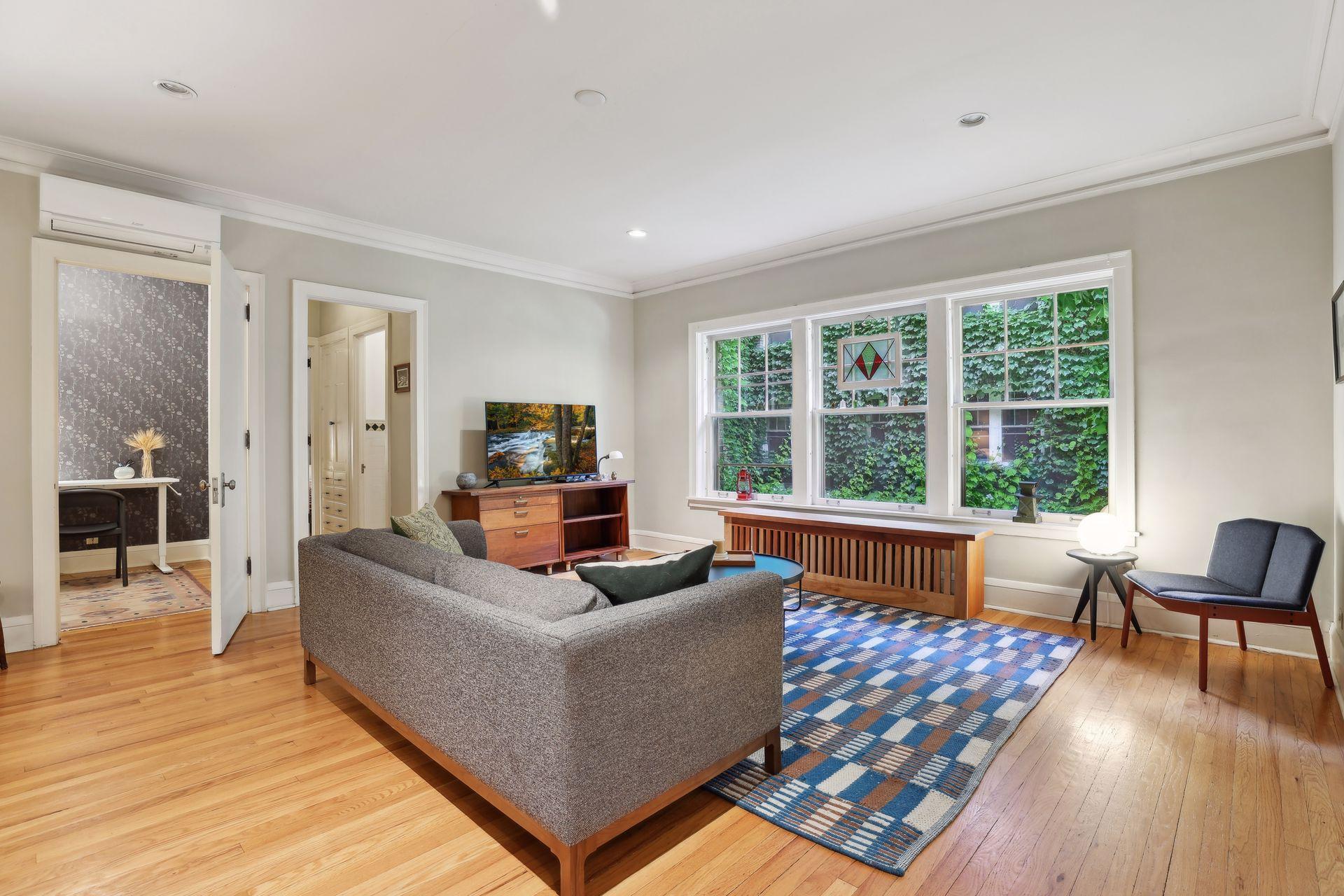 2517 Humboldt Avenue S Unit: 102