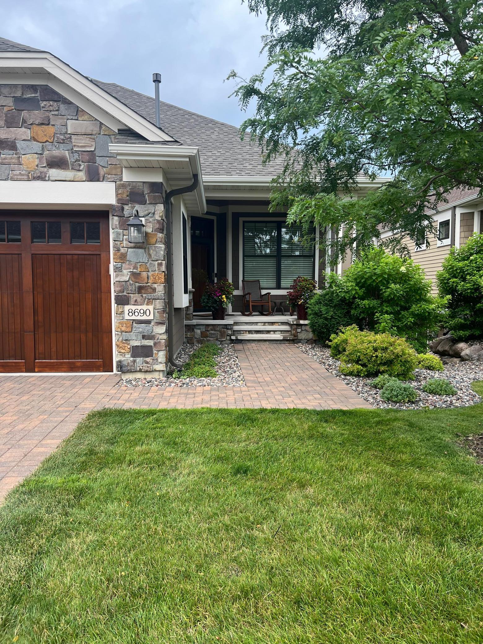 8690 Riley Curve