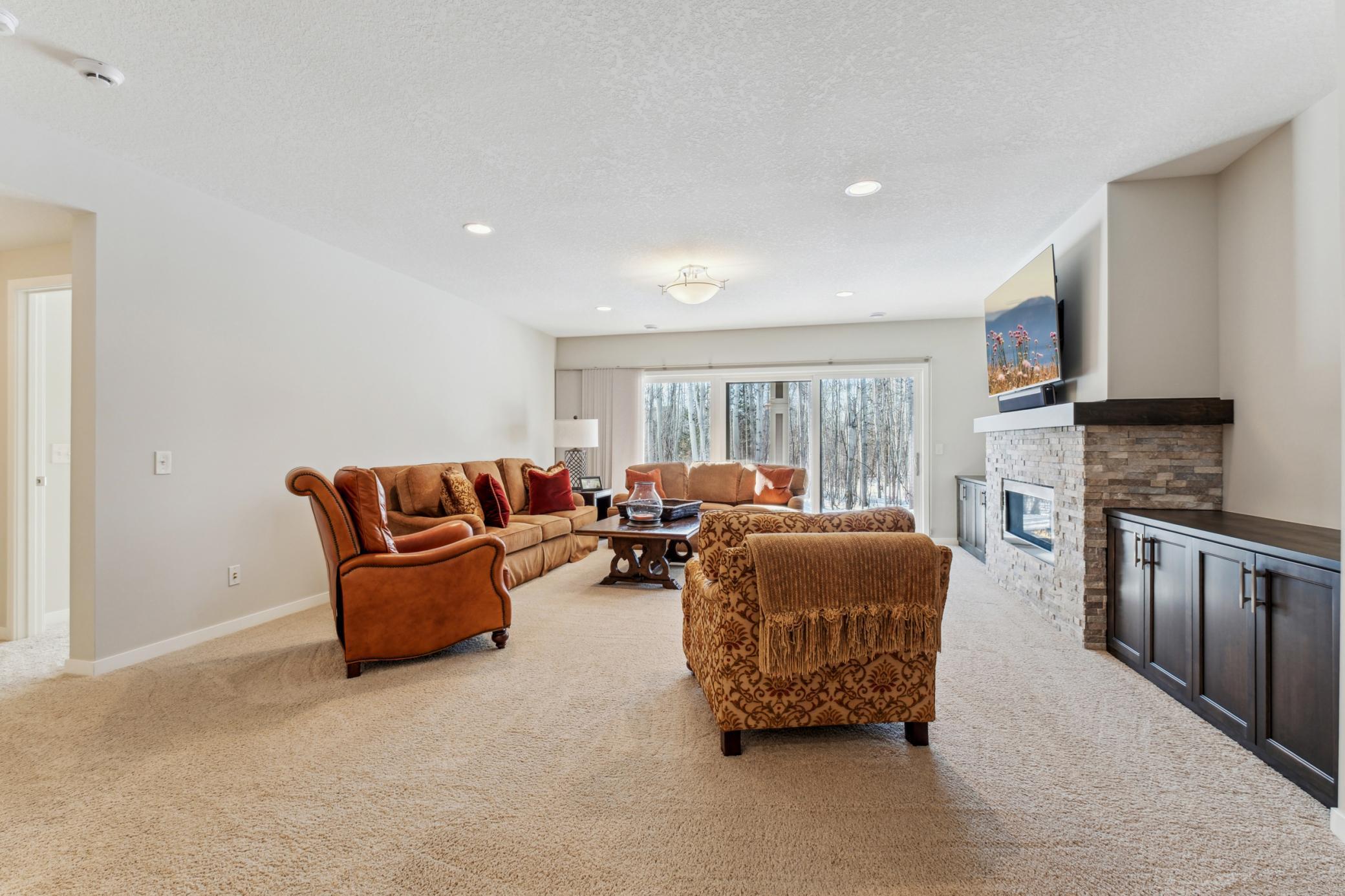8690 Riley Curve