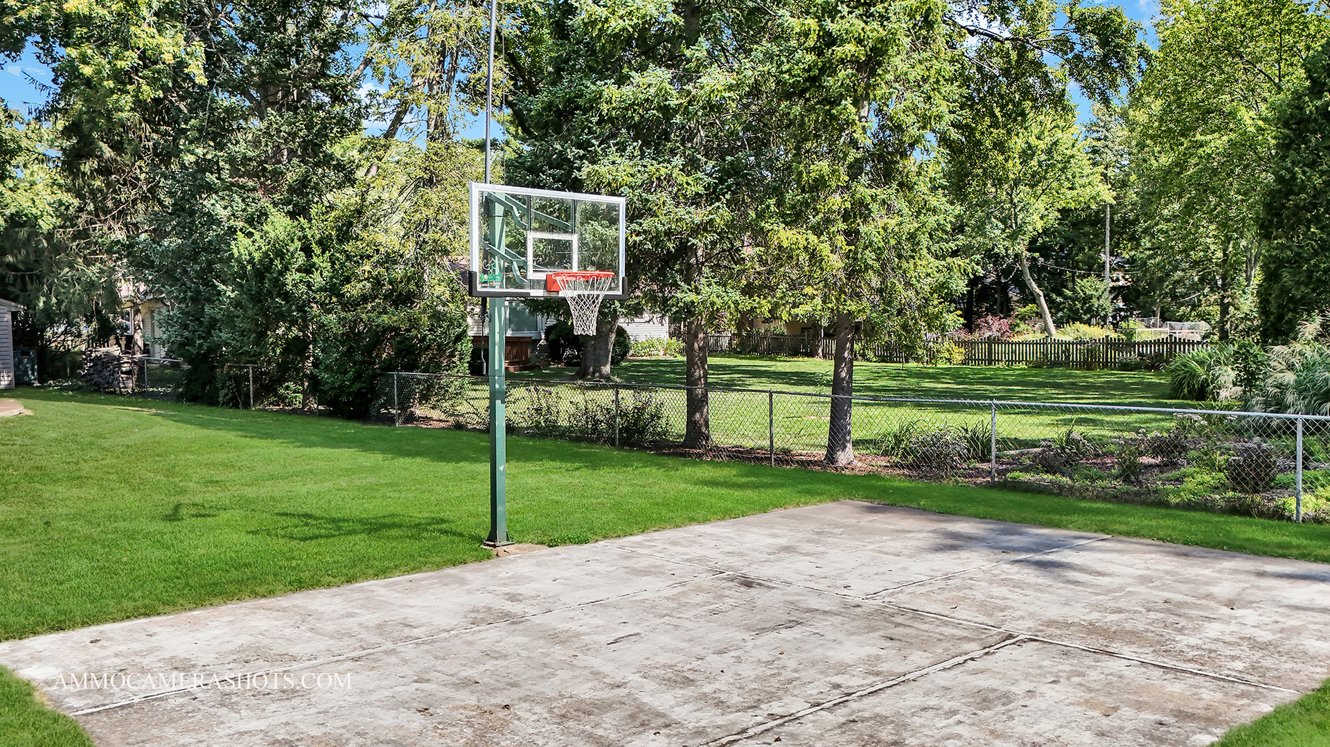 26W275 TOMAHAWK Drive