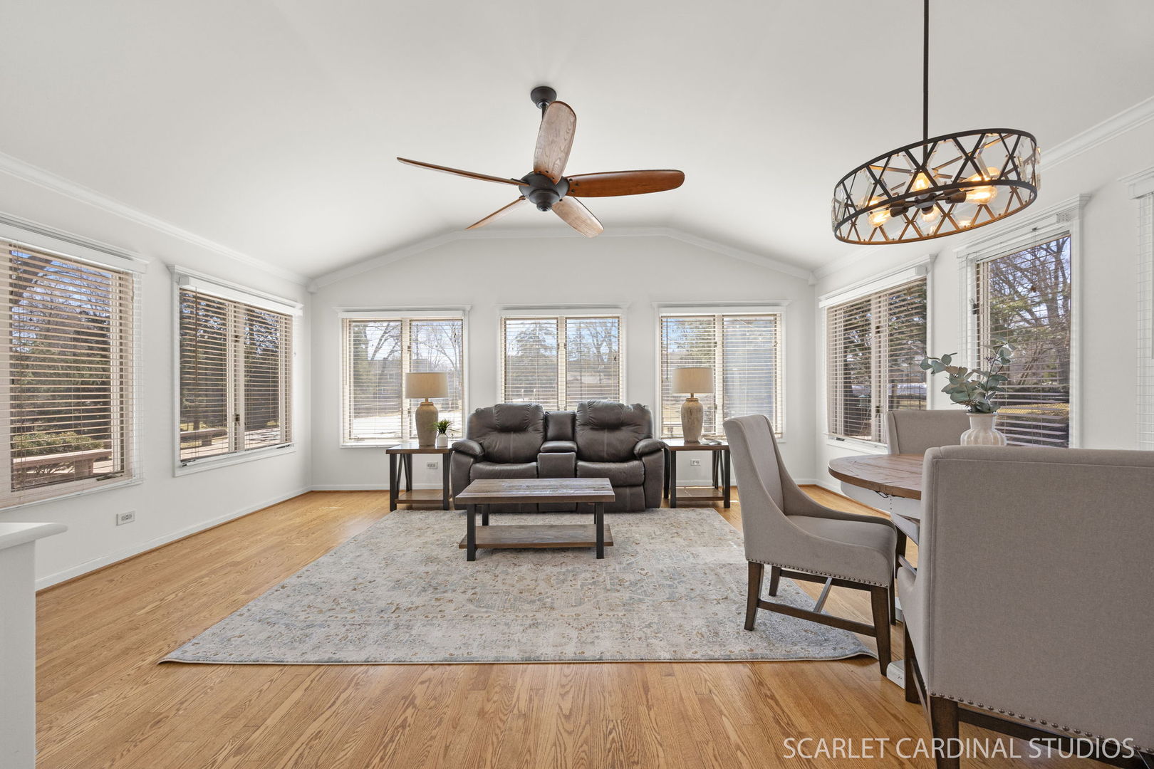 26W275 TOMAHAWK Drive