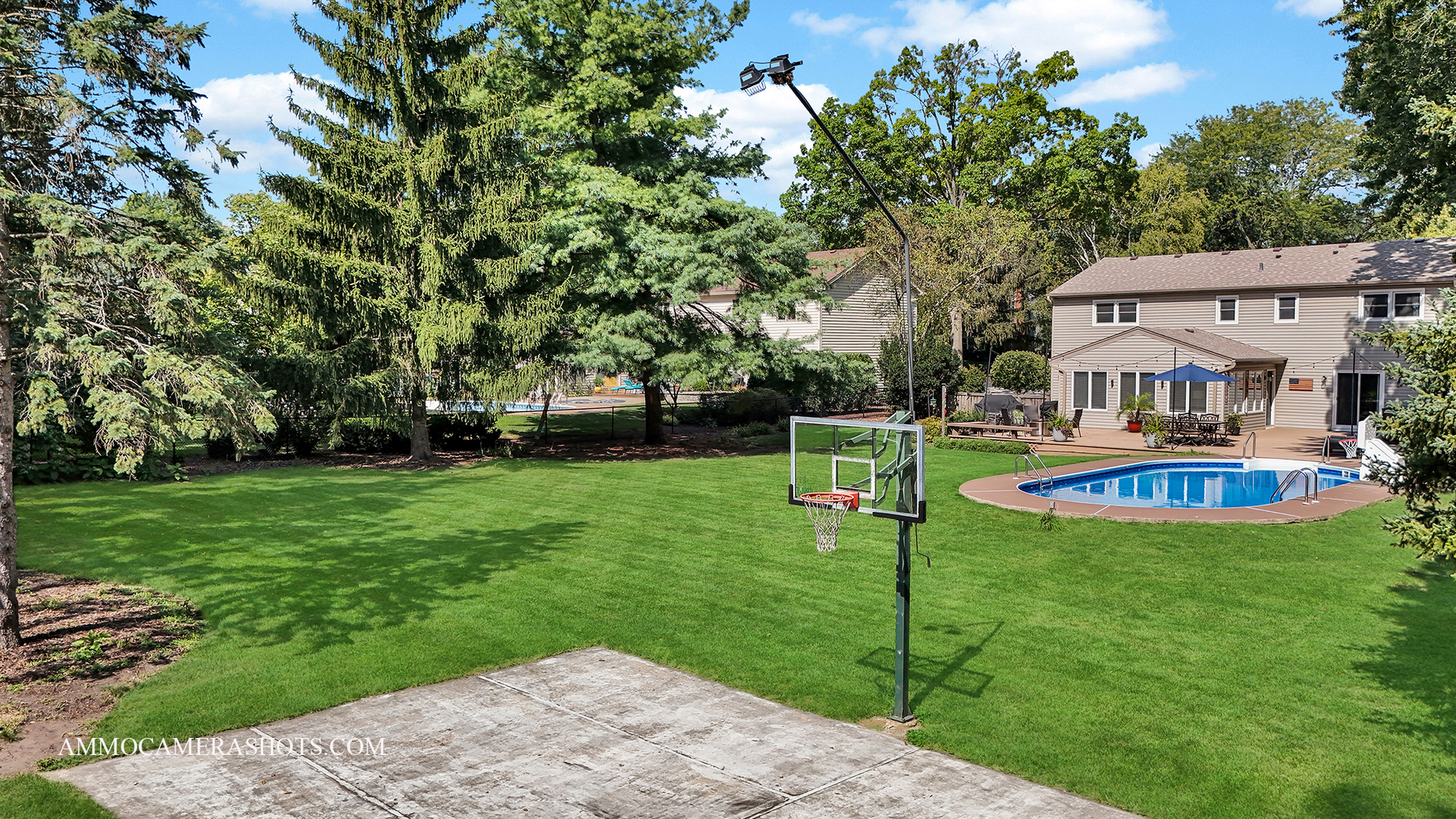 26W275 TOMAHAWK Drive