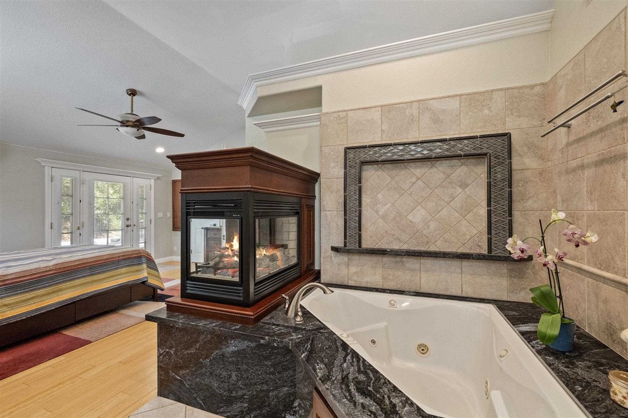 14173 Oak Knoll