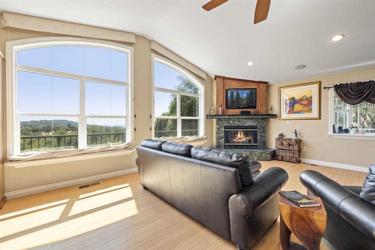 14173 Oak Knoll