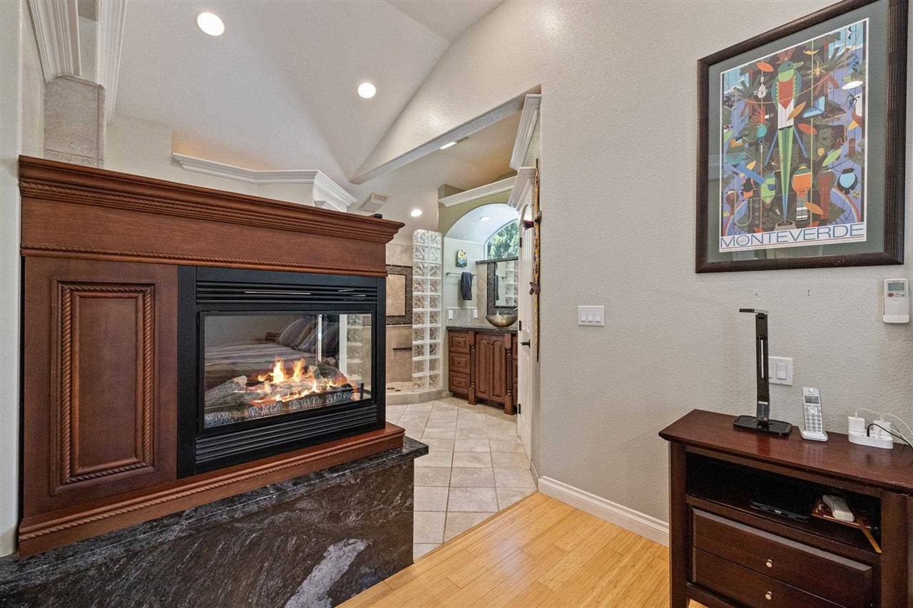 14173 Oak Knoll
