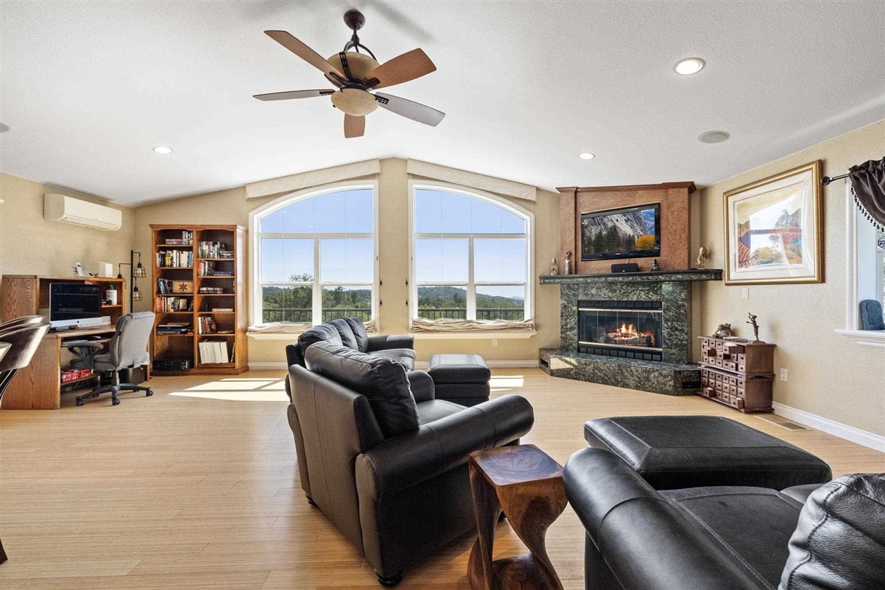 14173 Oak Knoll