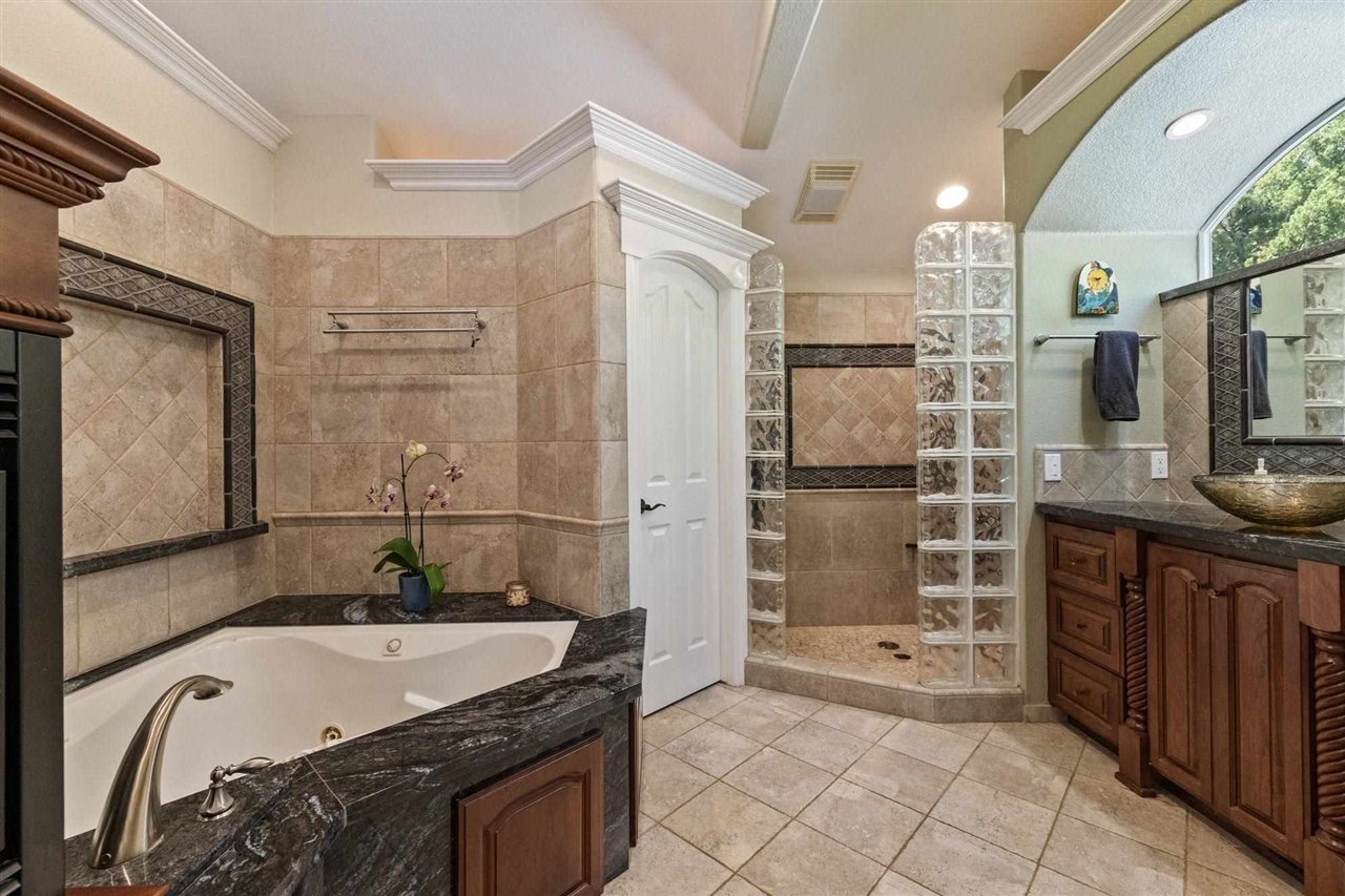 14173 Oak Knoll