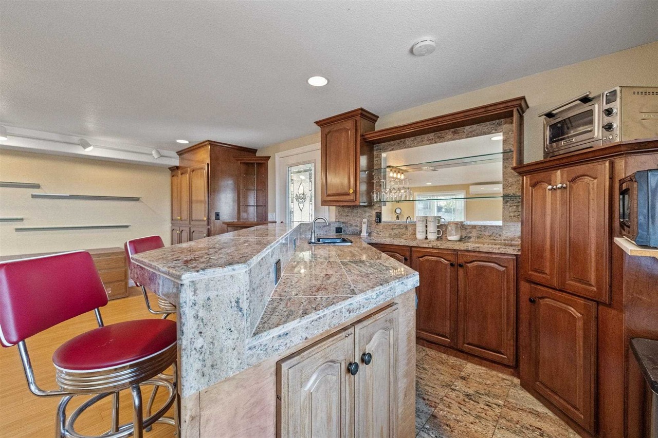 14173 Oak Knoll