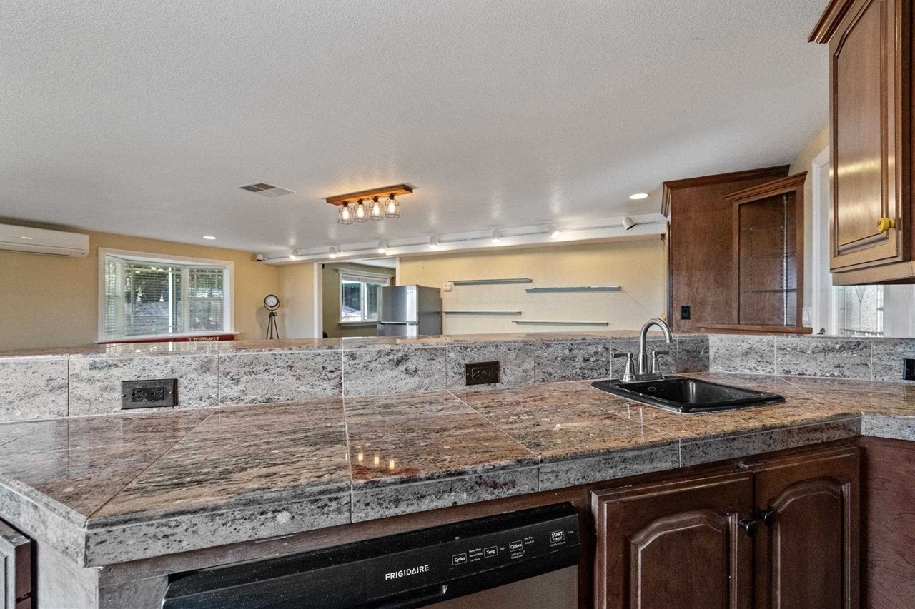 14173 Oak Knoll