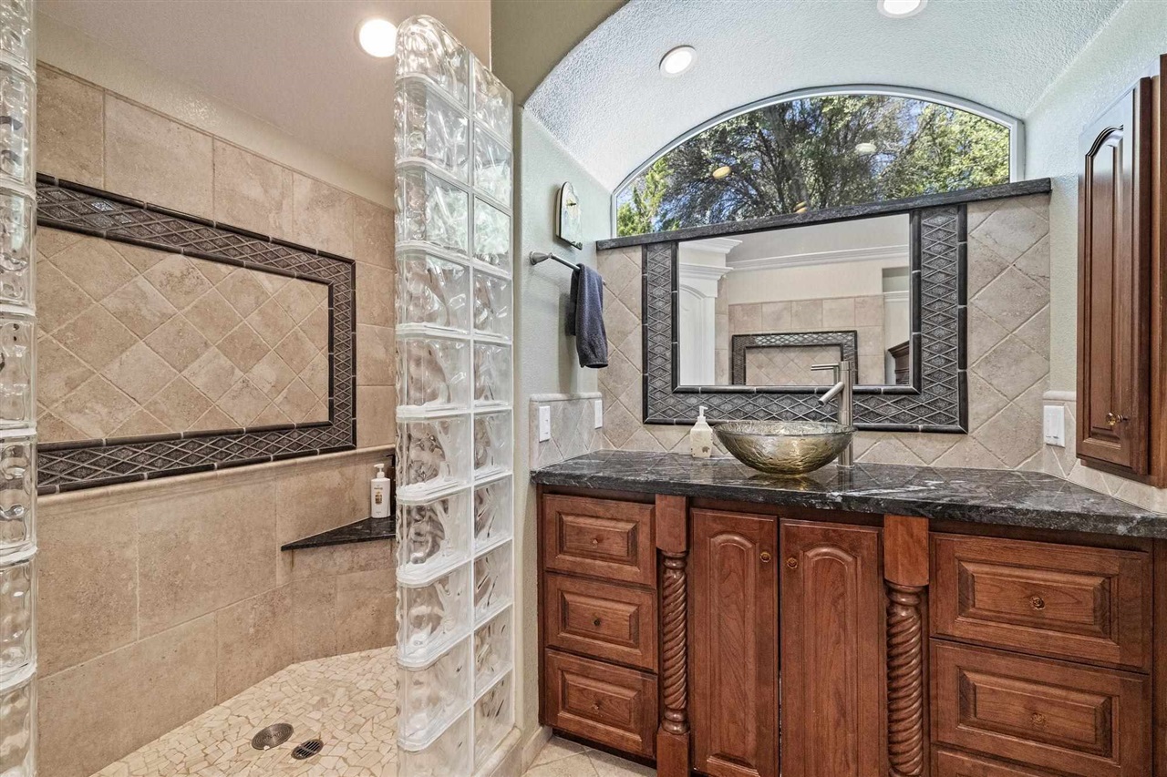 14173 Oak Knoll