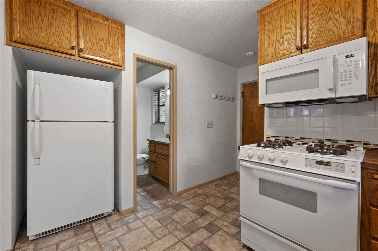 23899 Hilltop