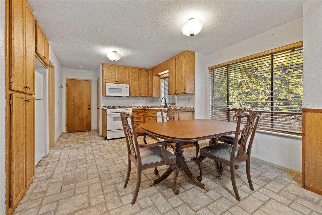 23899 Hilltop