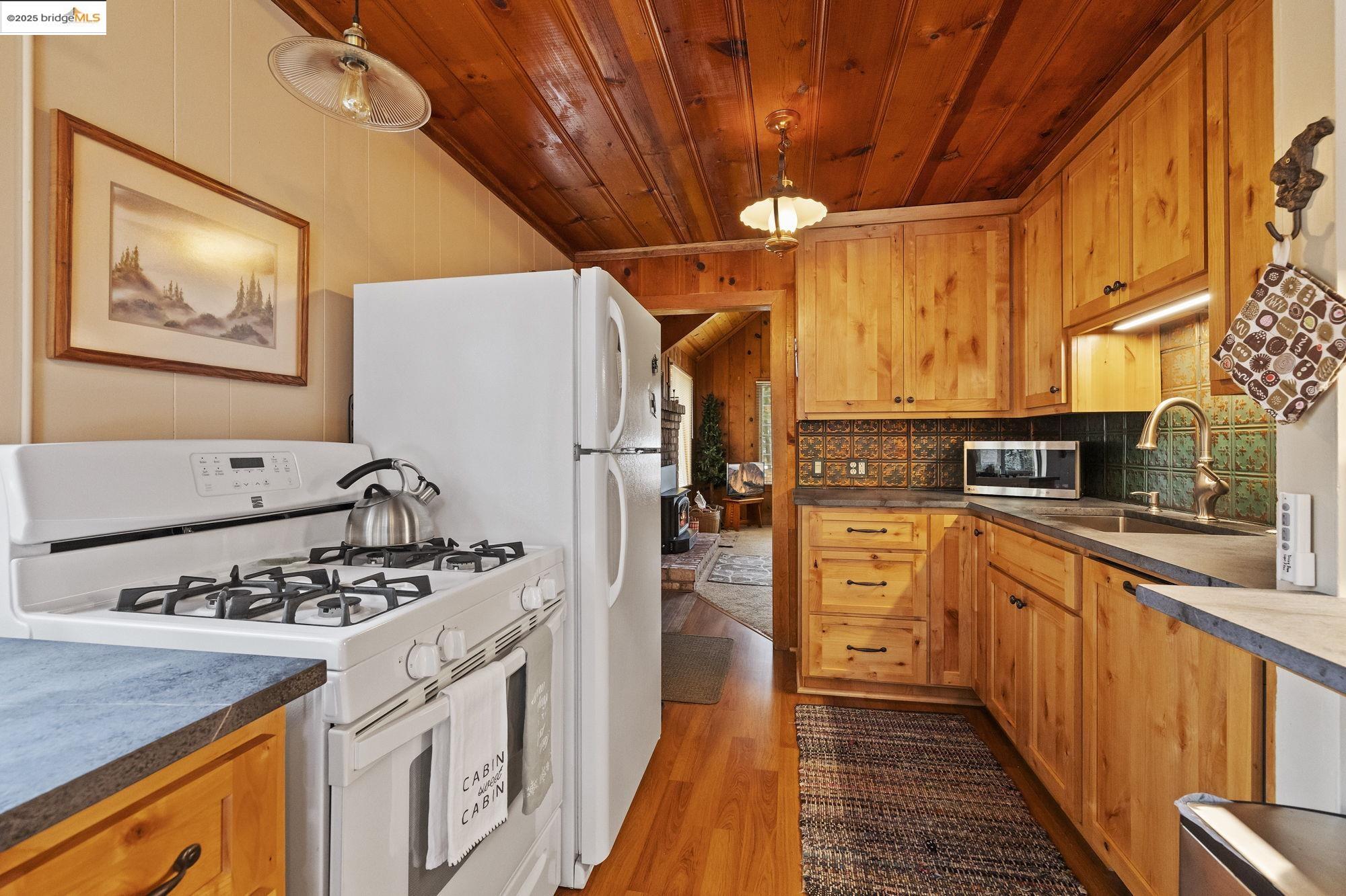 23141 Cresta Dr.
