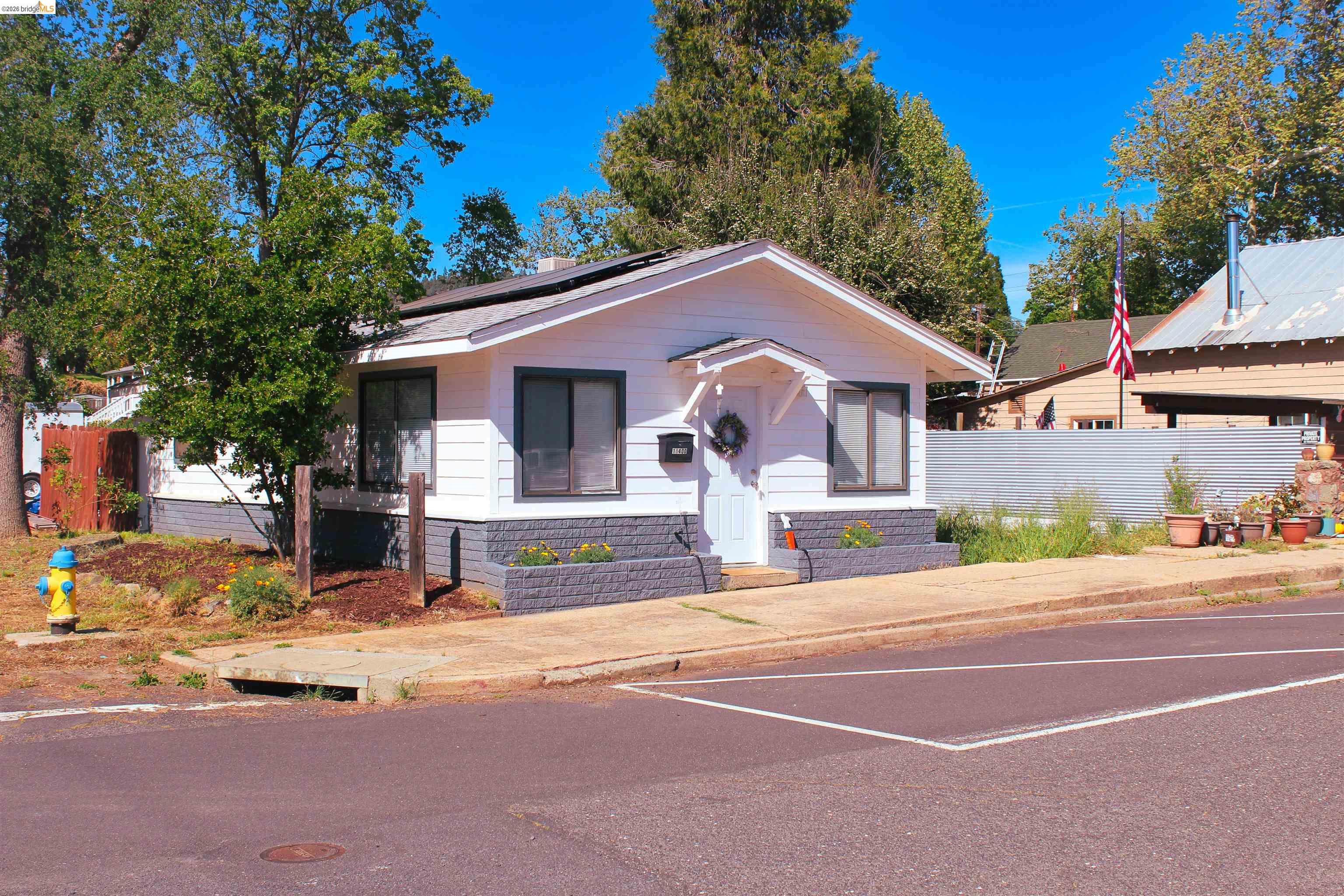 18400 Chestnut