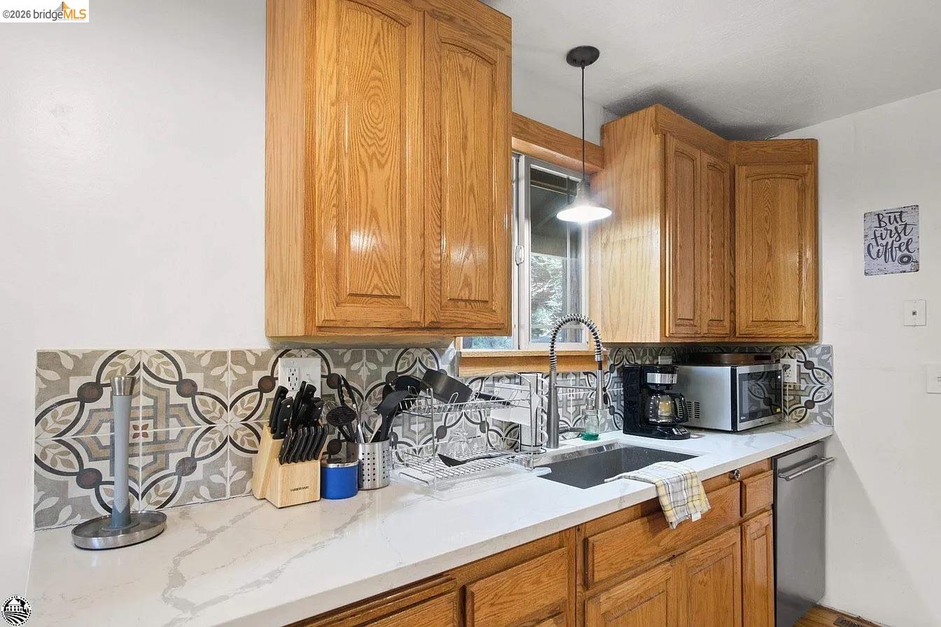 18441 Hillcrest Rd Unit: 18443 Hillcrest