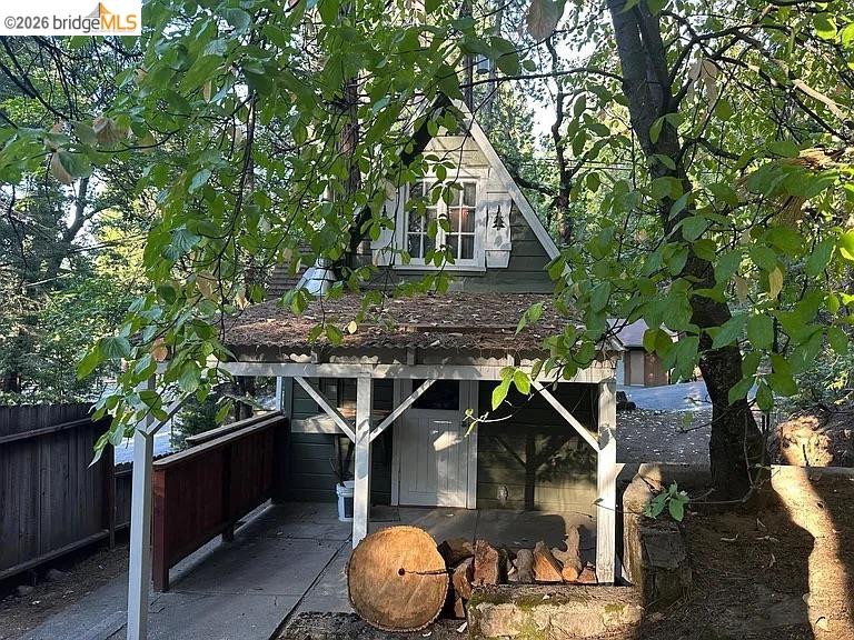 18441 Hillcrest Rd Unit: 18443 Hillcrest