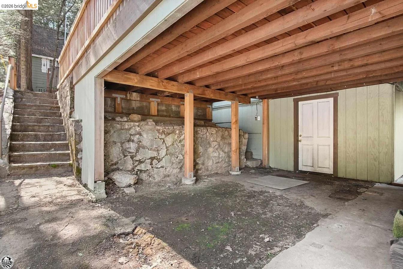 18441 Hillcrest Rd Unit: 18443 Hillcrest