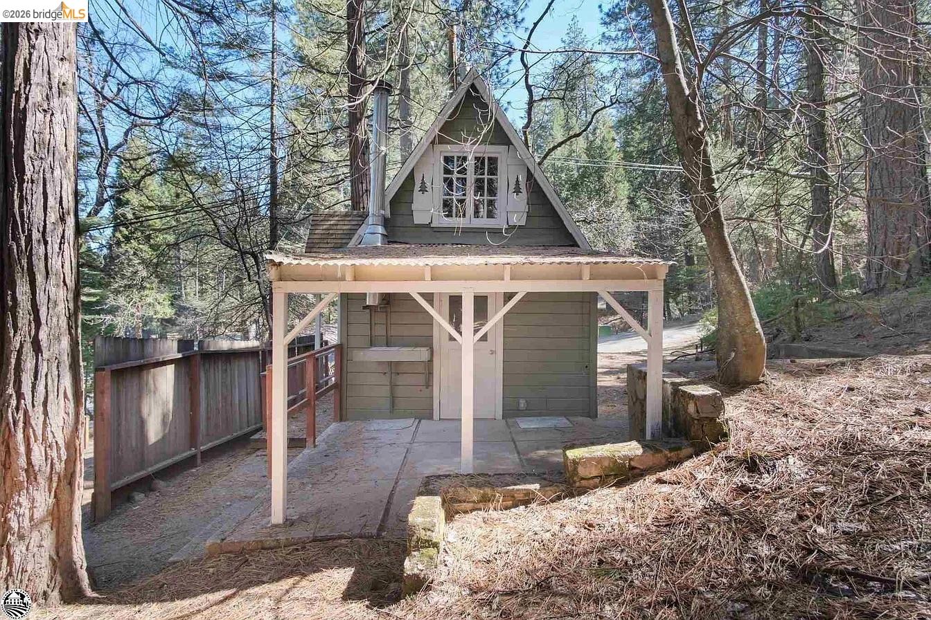 18441 Hillcrest Rd Unit: 18443 Hillcrest