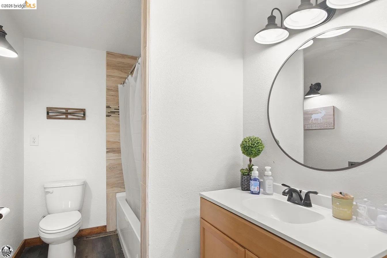 18441 Hillcrest Rd Unit: 18443 Hillcrest