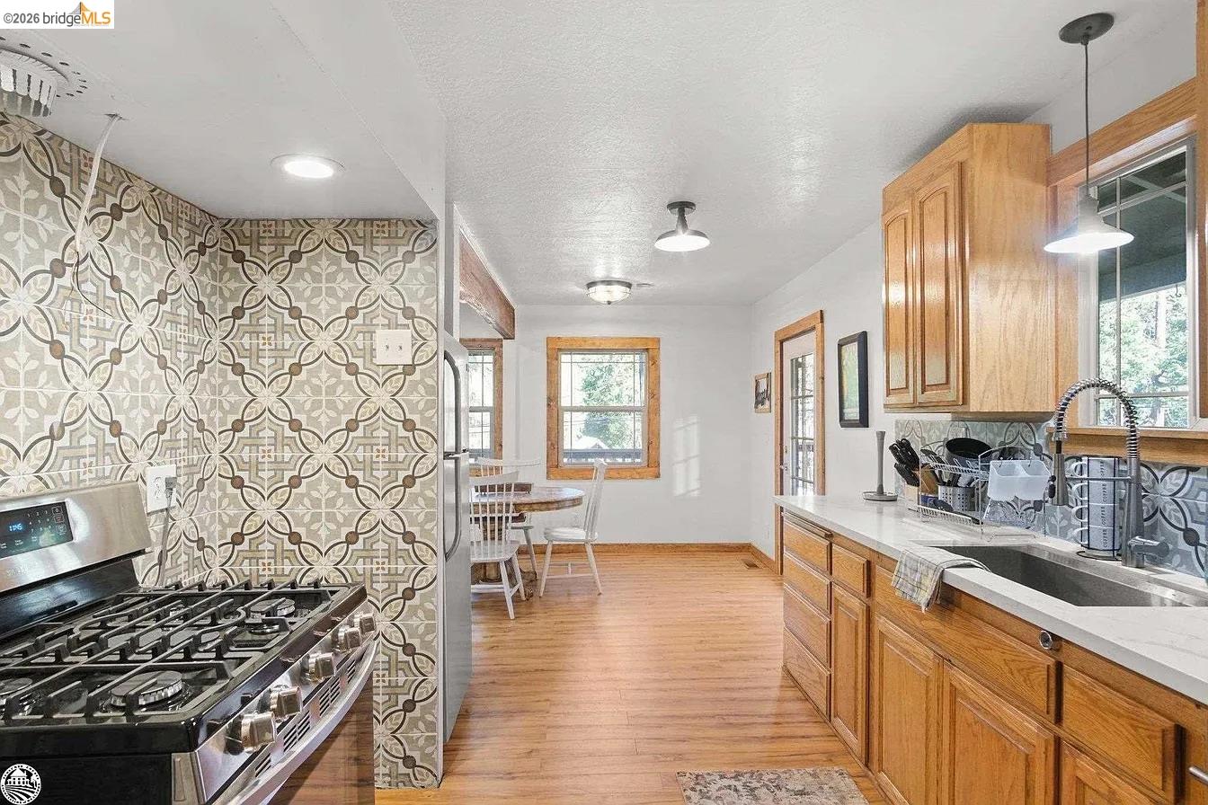 18441 Hillcrest Rd Unit: 18443 Hillcrest