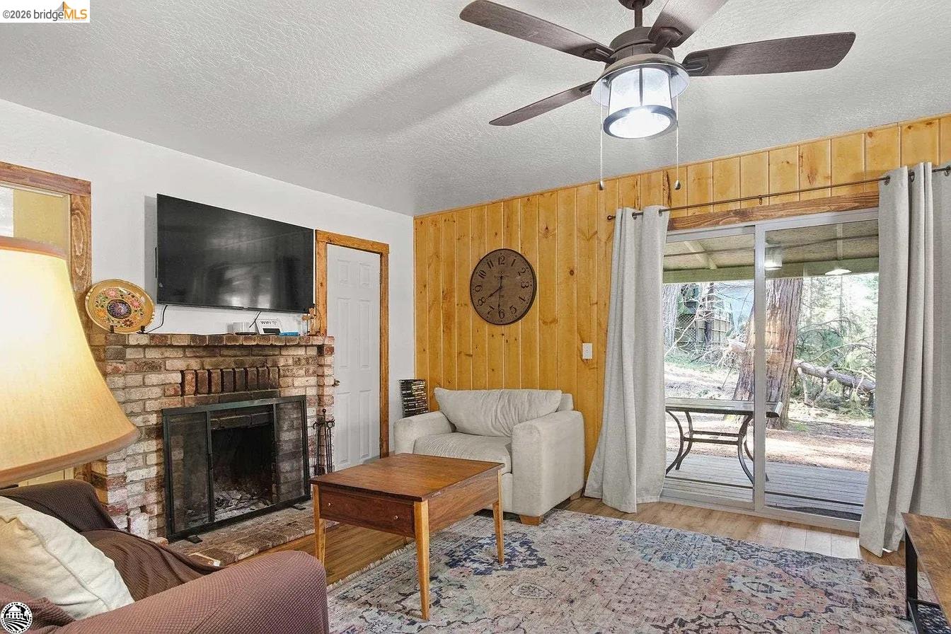 18441 Hillcrest Rd Unit: 18443 Hillcrest