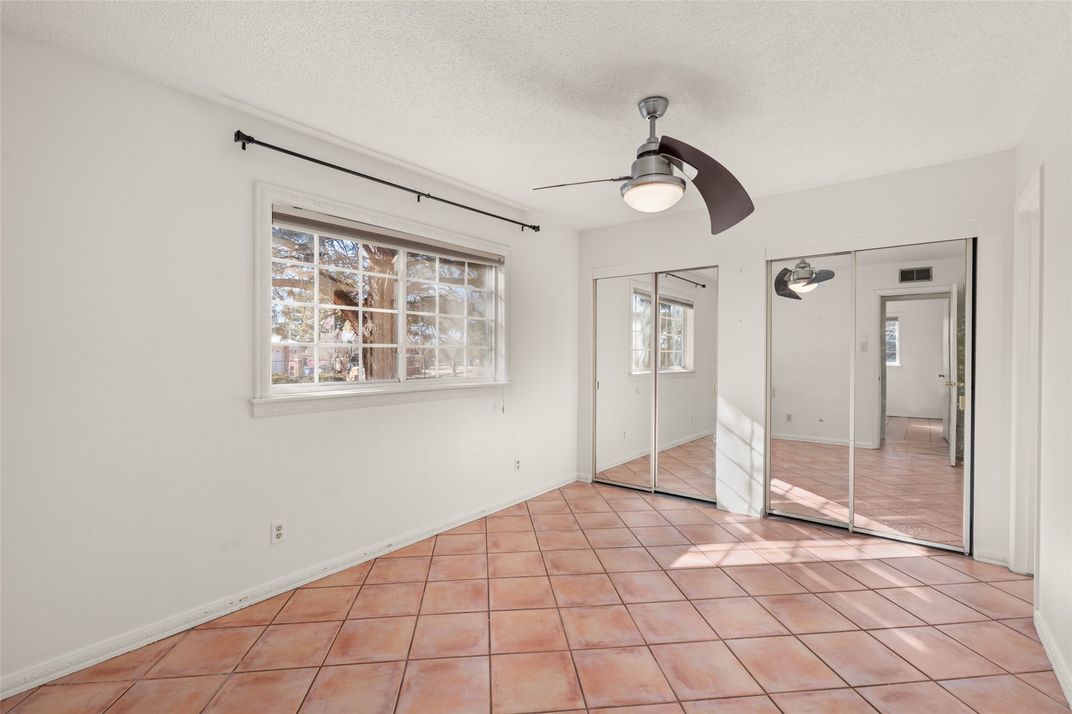 2344 Calle Reina