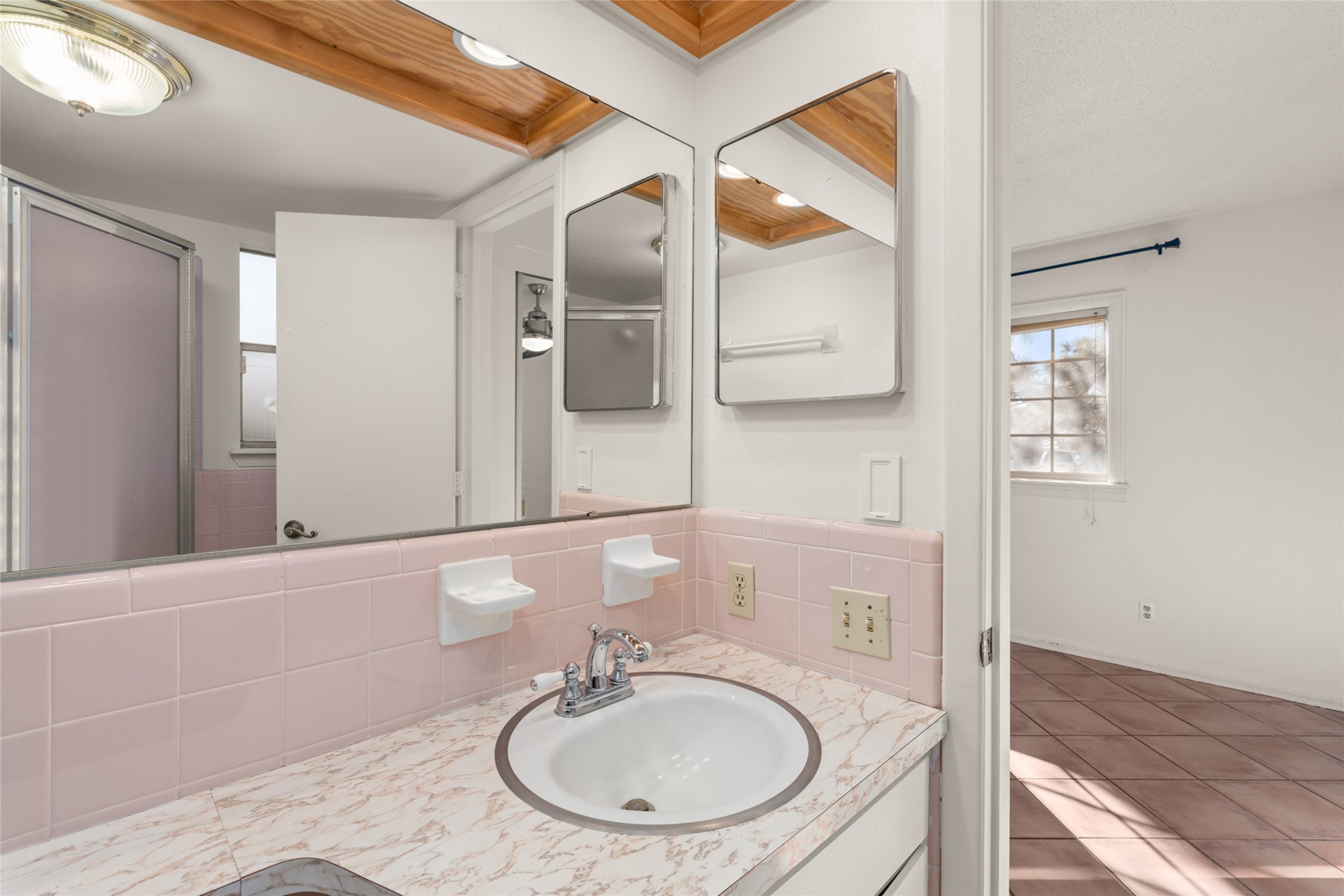 2344 Calle Reina