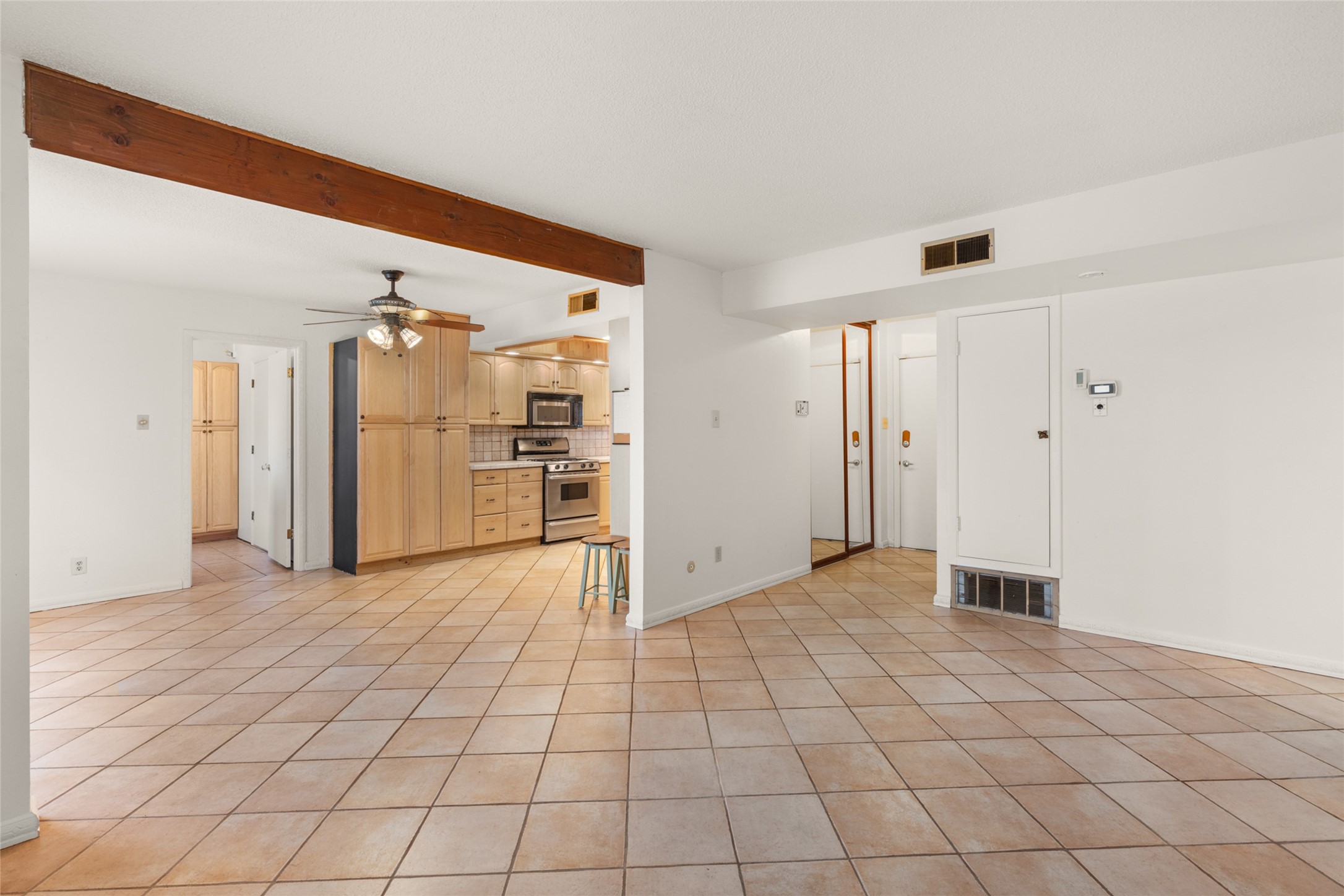 2344 Calle Reina
