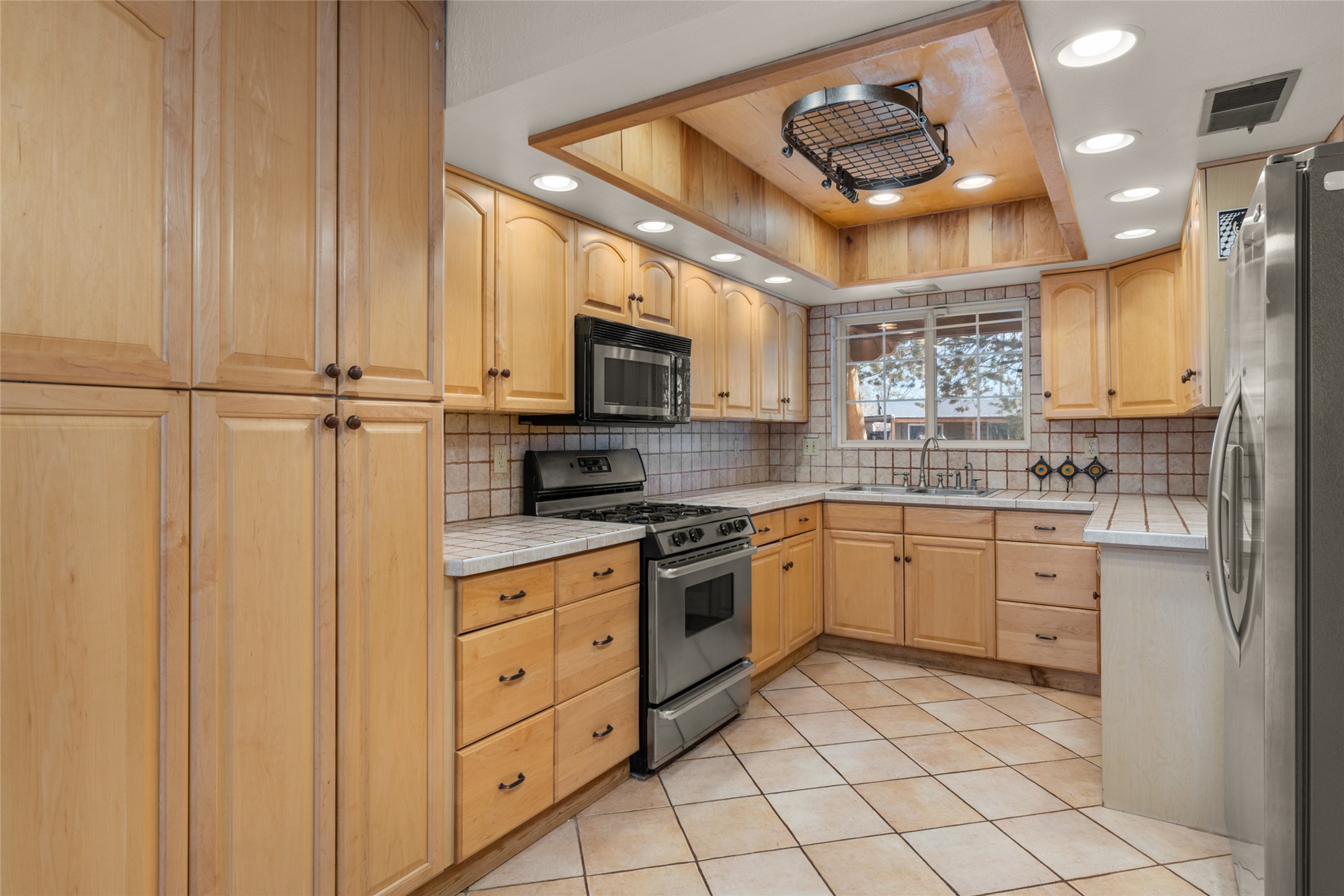 2344 Calle Reina