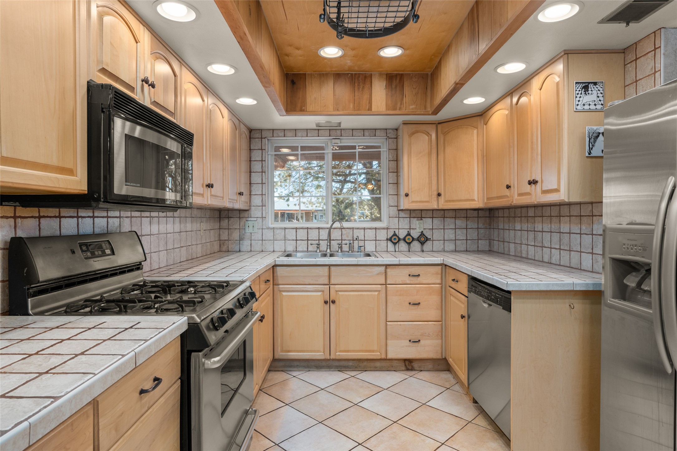 2344 Calle Reina