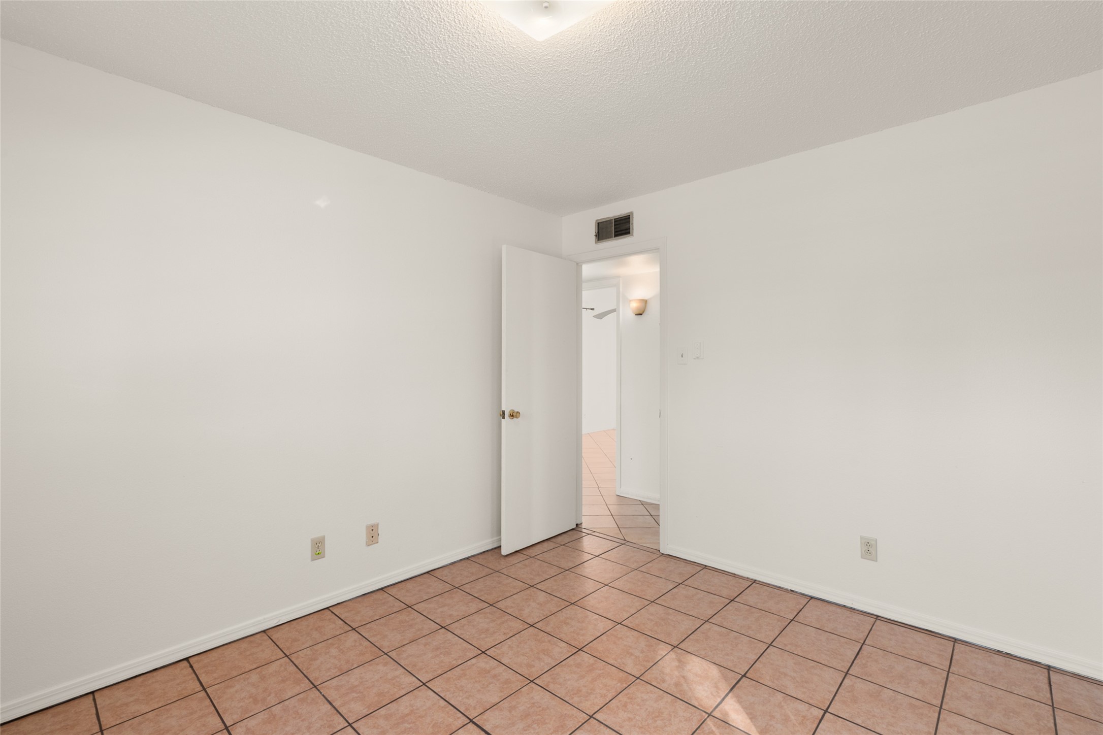 2344 Calle Reina