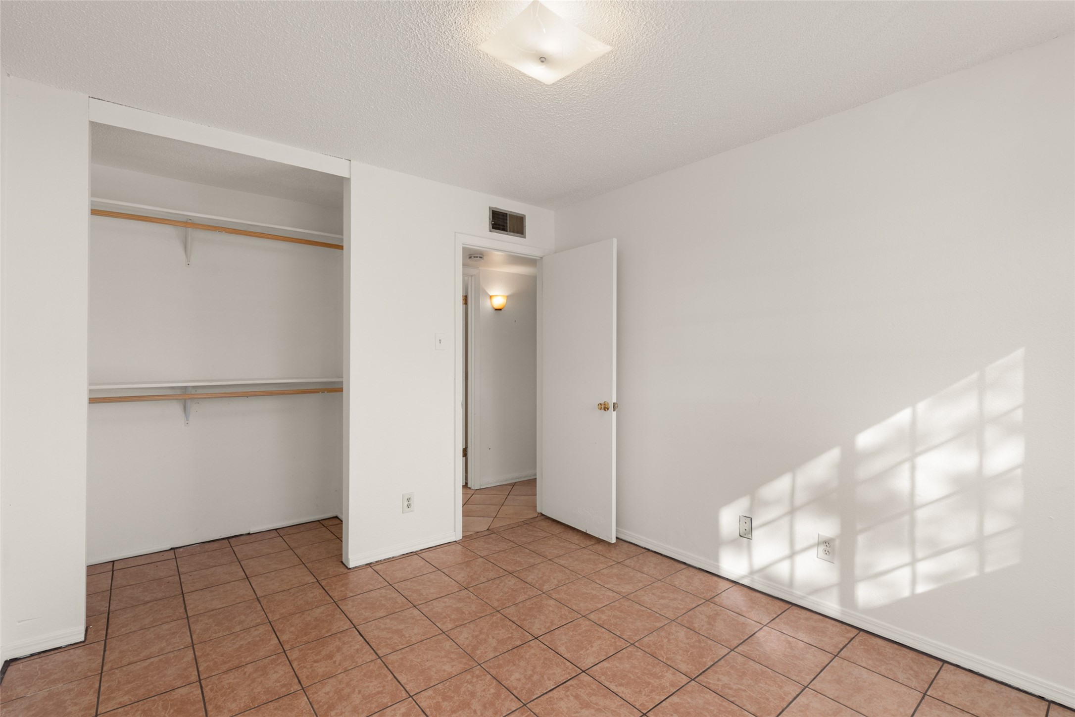 2344 Calle Reina