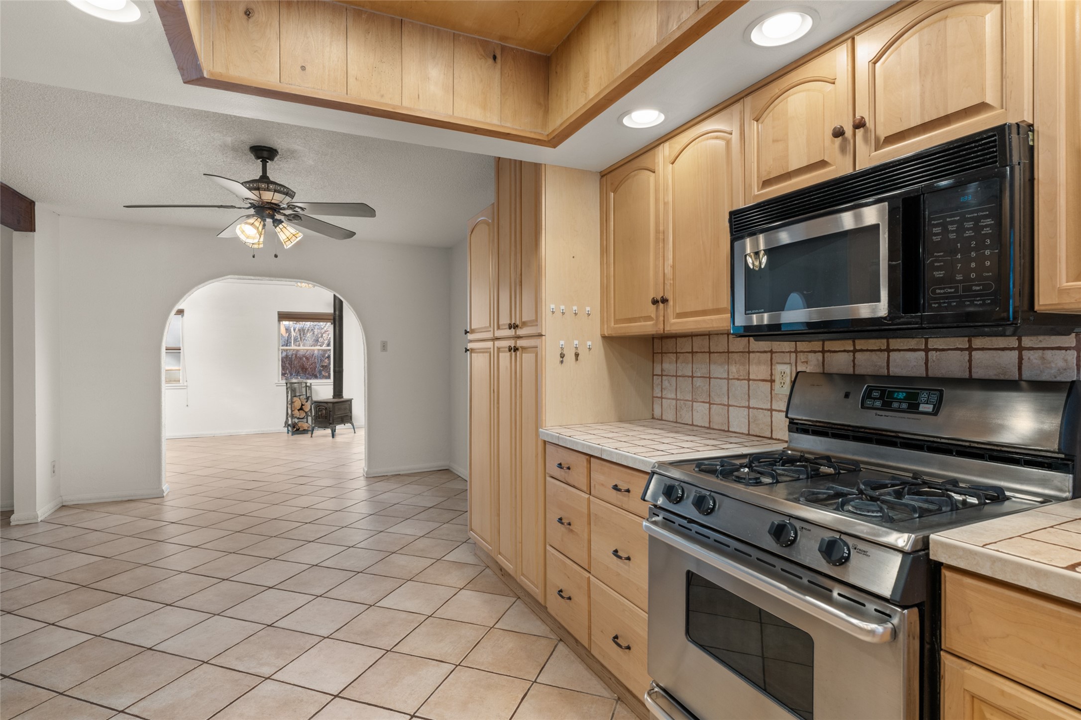2344 Calle Reina