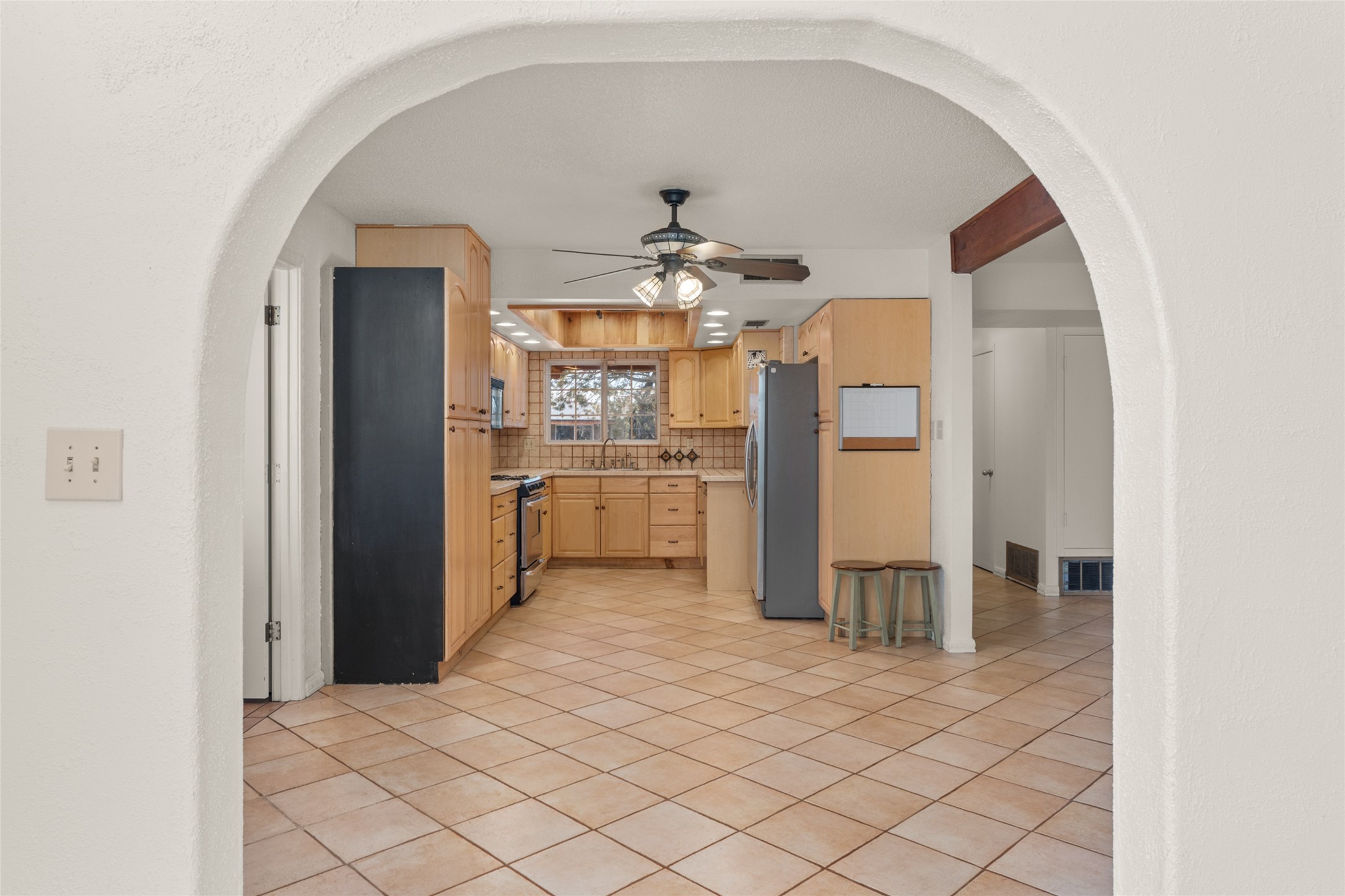 2344 Calle Reina