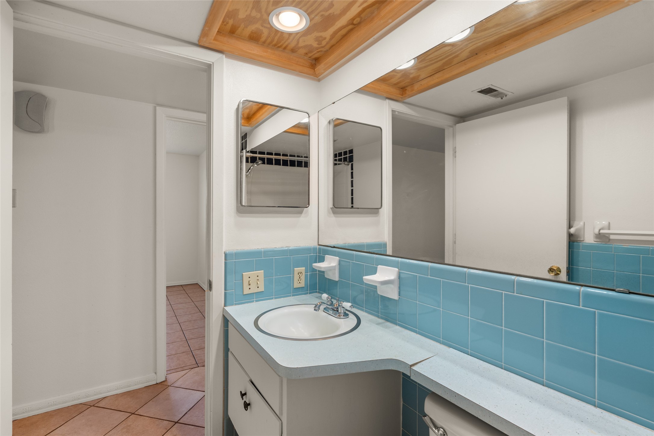 2344 Calle Reina