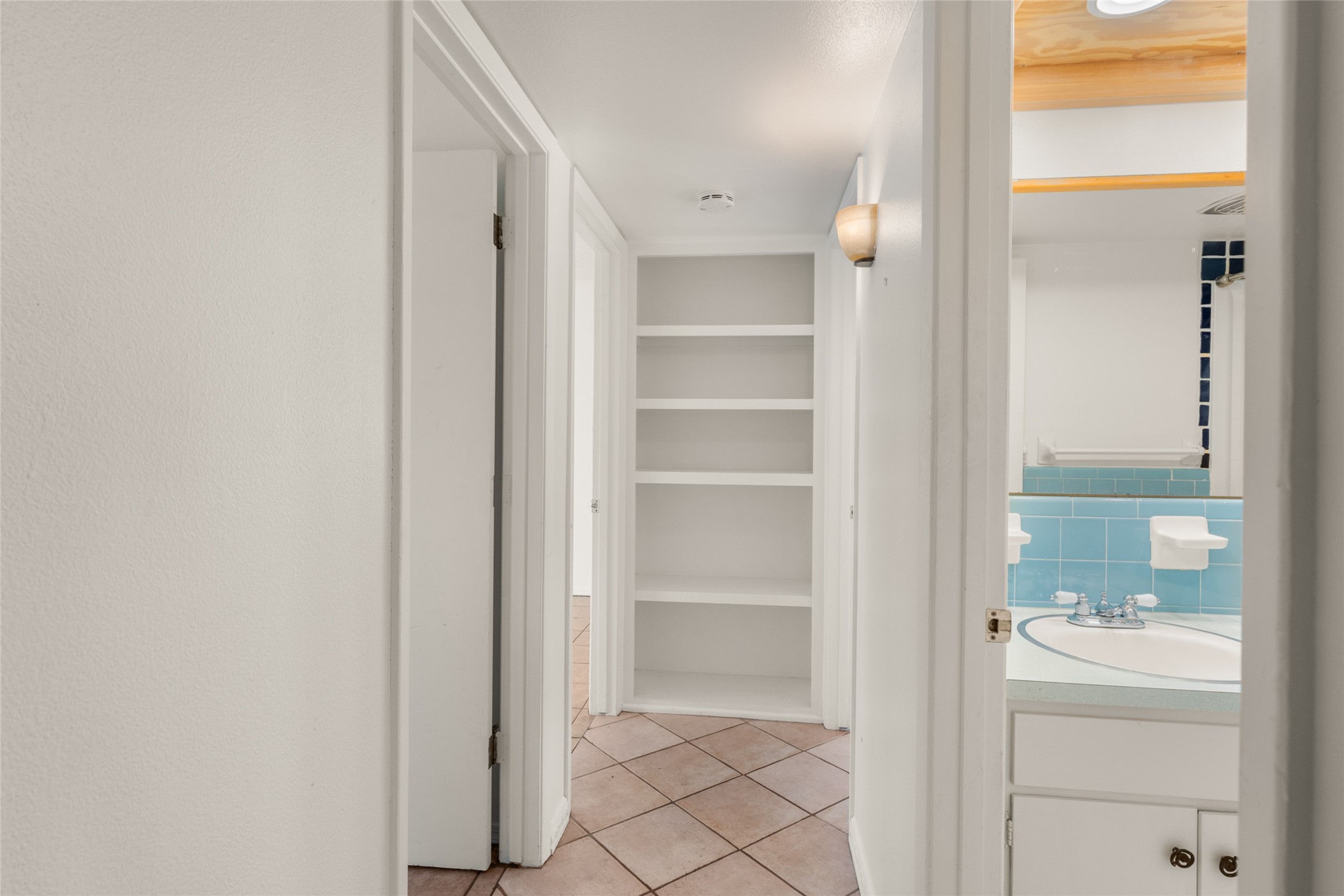 2344 Calle Reina