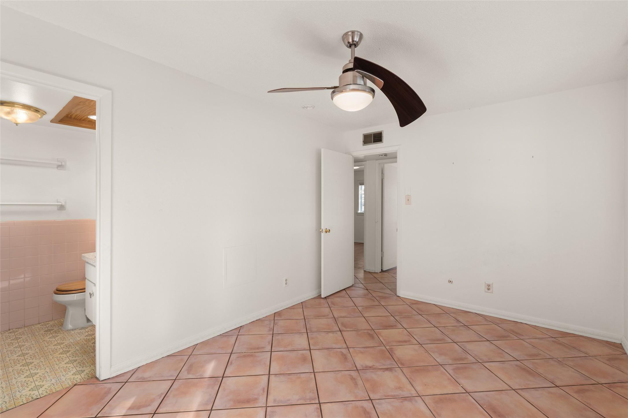 2344 Calle Reina