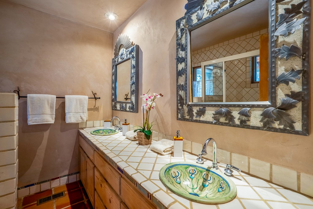 1008 Sangre De Cristo