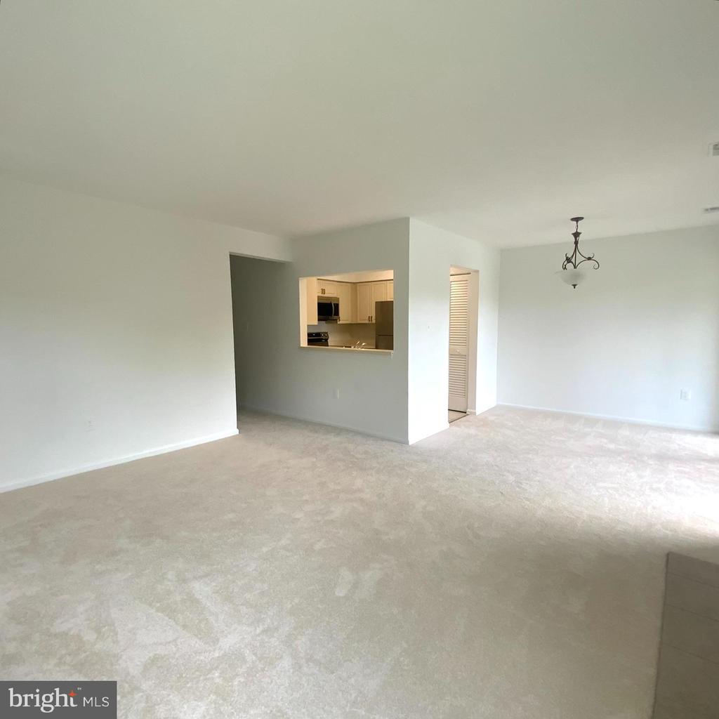 7594 LAKESIDE VILLAGE DRIVE M 7594M
