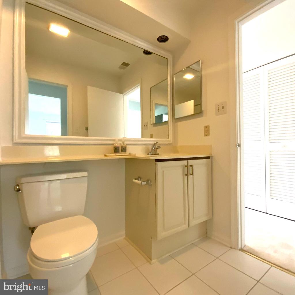 7594 LAKESIDE VILLAGE DRIVE M 7594M