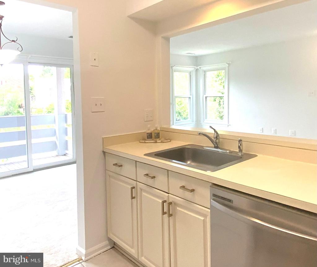 7594 LAKESIDE VILLAGE DRIVE M 7594M