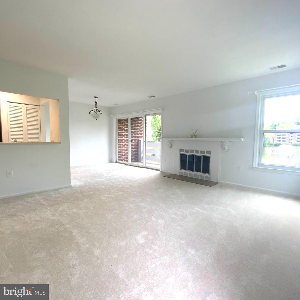 7594 LAKESIDE VILLAGE DRIVE M 7594M